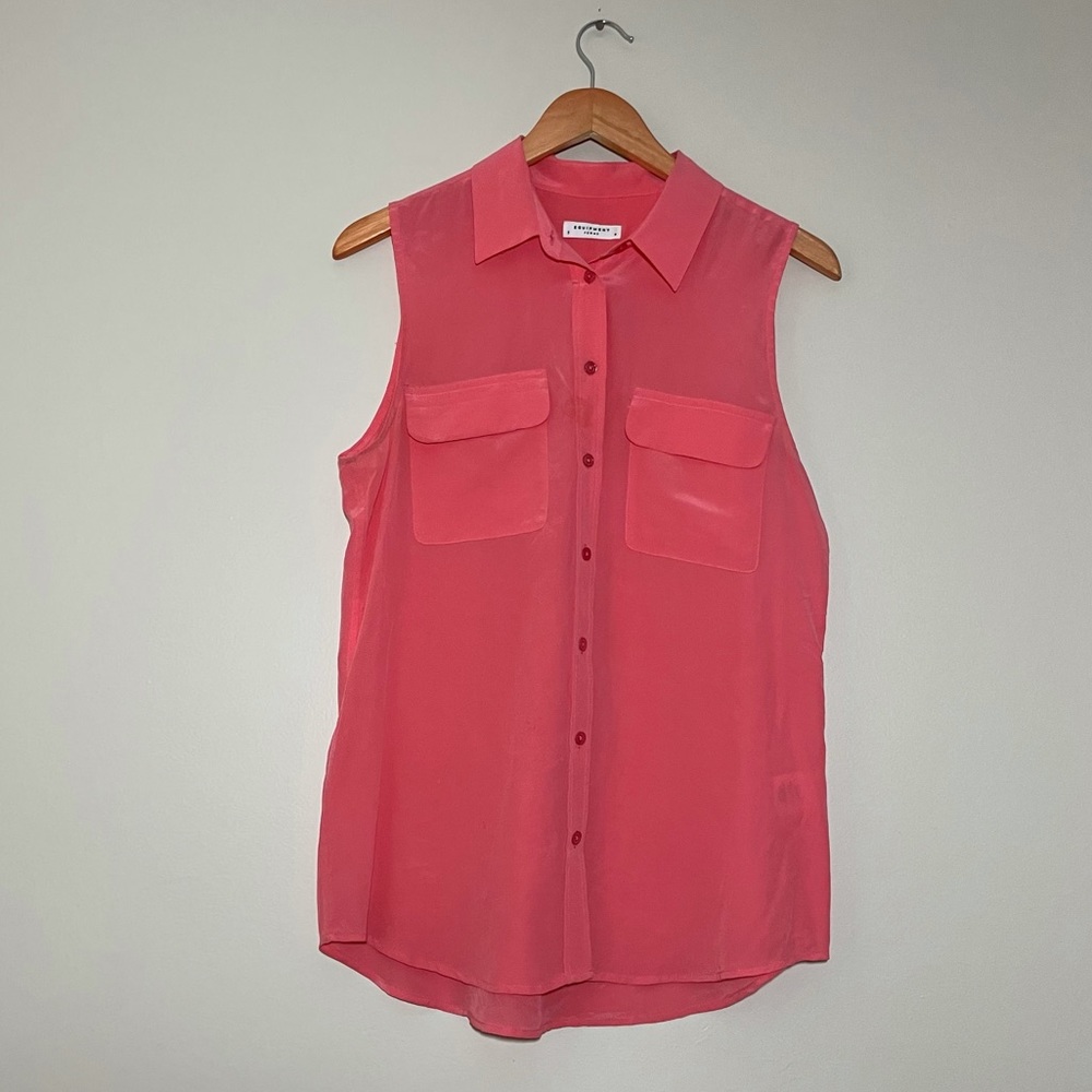 Final! Equipment Sleeveless Slim Signature Top